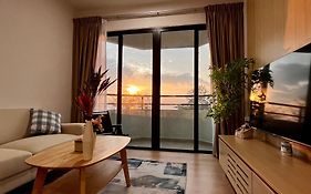 Netflix-Seaview-Sunsetview-Puteribeach-Mutiara Beach Resort Melaka